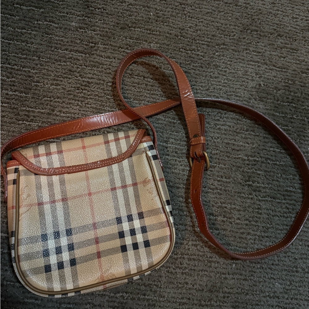 GUC Burberry Checkered Crossbody Bag - Picture 3 of 5